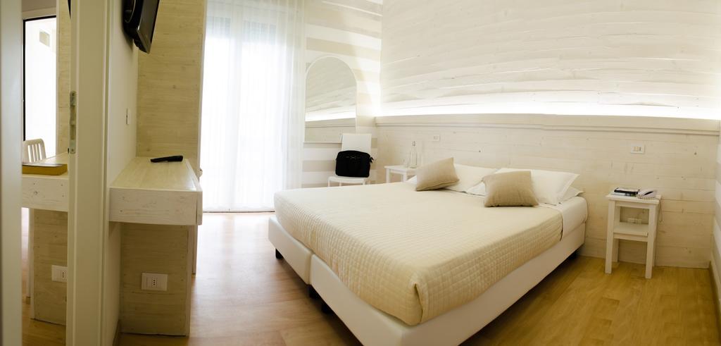 Mona Lisa Hotel Cattolica Quarto foto